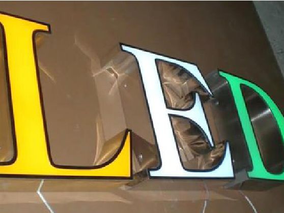 鹤庆介绍LED招牌的基础知识。